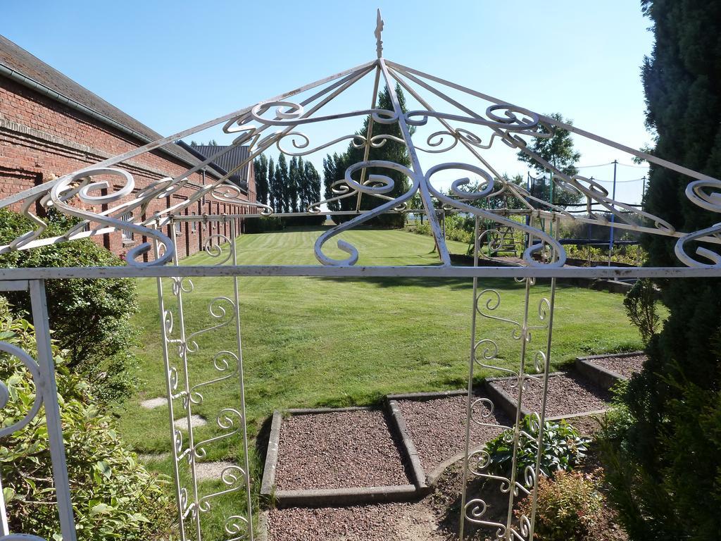 Ferme De Bonavis Bed & Breakfast Banteux Exterior photo