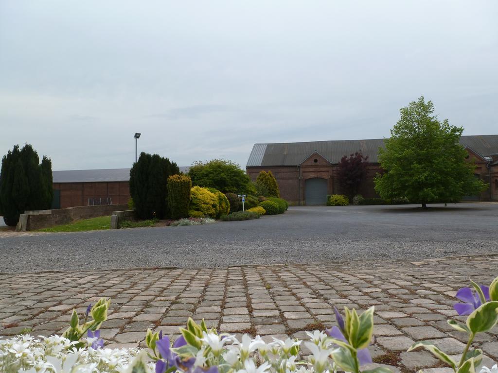 Ferme De Bonavis Bed & Breakfast Banteux Exterior photo